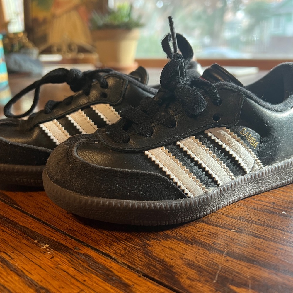 Little kids adidas Samba sneaker